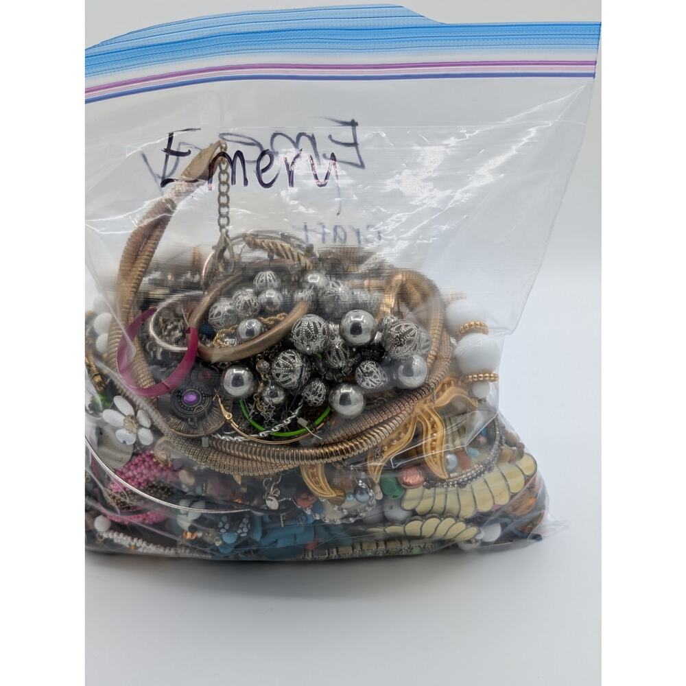 ‘Emery’ Repurpose/Craft/Possible Wearable Over 4 Pounds Mystery Jewelry Bag - Picture 3 of 8